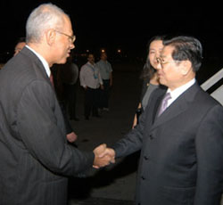 Chinese Political Leader Visits Cuba