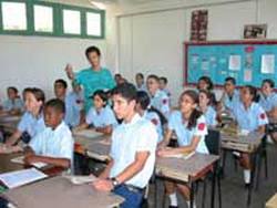 Retired Cuban Teachers are Urged to Go Back to Education